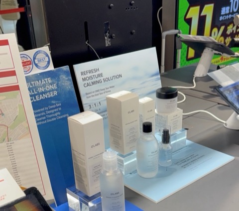 ビックカメラ店頭に設置したO'LABSの専用什器